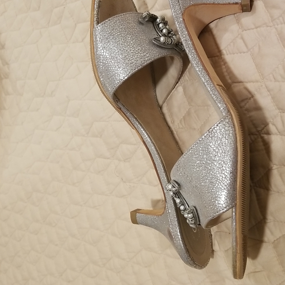 Chanel shoes - Picture 6 of 8